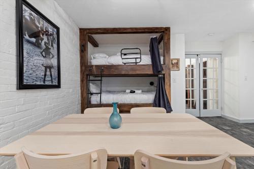 Cheery Flat in Adams Morgan - Mt Pleasant - Tap to explore photos