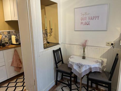 Le studio de Forest - Tap to explore photos