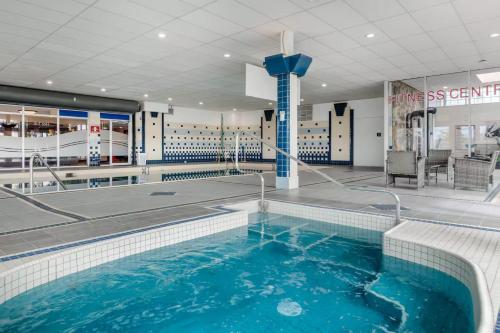 Super 8 by Wyndham Macleod Trail Calgary, Calgary