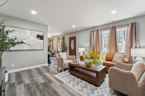 Streamwood Gameroom King Bd Pet Friendly in Streamwood, USA