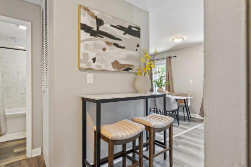 Streamwood Gameroom King Bd Pet Friendly in Streamwood, USA