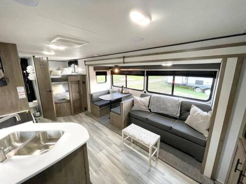 Pets Welcome RV Sleeps 5 + Guadalupe River Access