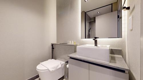 Vacationer Holiday Homes I Calm Studio Apartment l Wi-Fi, Private Balcony & Equipped Kitchen, Dubaj (fotografie 3)