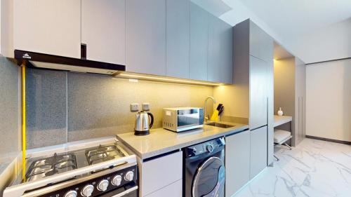 Vacationer Holiday Homes I Bright Studio Apartment in Meydan I Mag Eye 910, Дубай (фото 2)