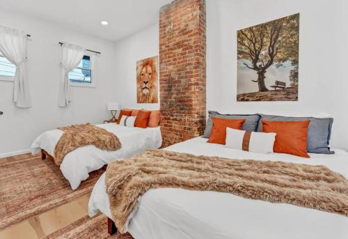 Tasteful Full Home Dtown Buffalo - image 3