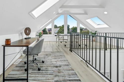 Stylish And Roomy Full House Dtwn - image 9