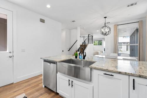 Mins to Downtown- Formula 1 - ACL