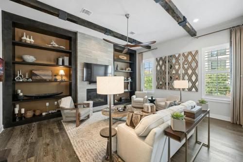 Luxe Townhome 4bd 5ba Elevator 1 mile from DT in Austin, USA