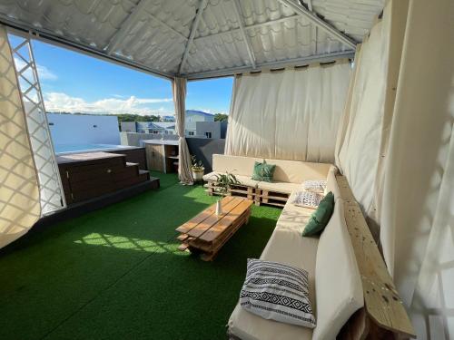 Apartamento con terraza y jacuzzi privado in Villa Mella