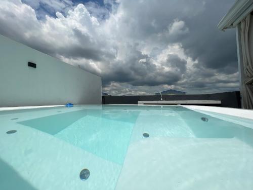 Apartamento con terraza y jacuzzi privado in Villa Mella