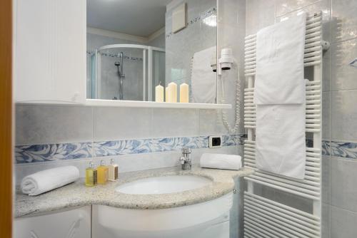 One-Bedroom Apartment (2 Adults + 2 Children)
