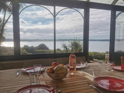 Kermartin - Maison de famille avec vue sur la baie de Morlaix in Plouezoc'h