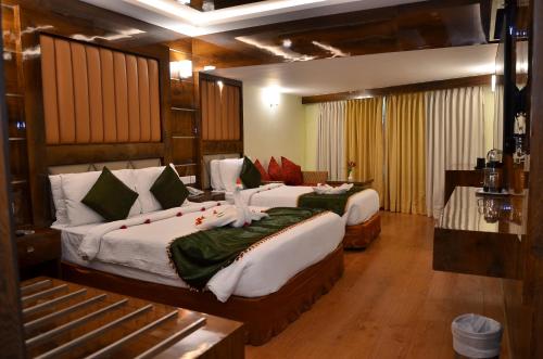 Executive Triple Room image 3