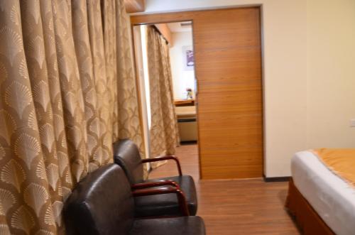 Family Room image 6