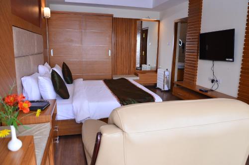 Family Room image 2