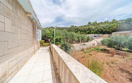 Gorgeous Home In Zrnovo - Location saisonnière - Žrnovo