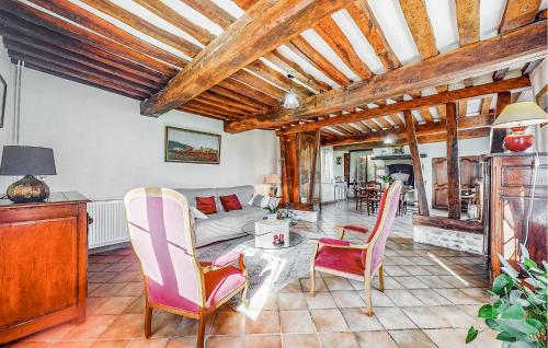 Lovely Home In Foulbec With Wifi in Saint-Maclou