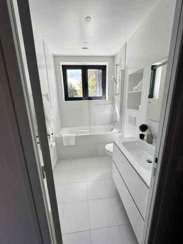 Fürdőszoba, Maison avec 3 chambres, Paris centre 20min, Orly 20min, Disney 35min in Chilly-Mazarin