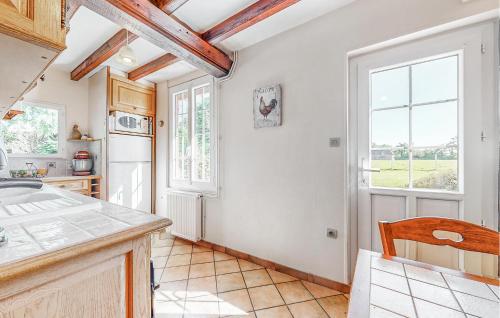 Kitchen, Lovely Home In Foulbec With Wifi in Saint-Maclou