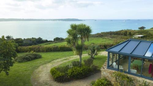 Kermartin - Maison de famille avec vue sur la baie de Morlaix in Plouezoc'h