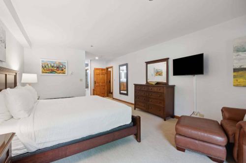 Kiva 234 by East West Hospitality in Beaver Creek, USA