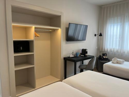 Tres Torres Atiram Hotels - image 9