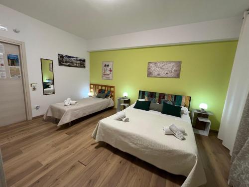 Triple Room with Private Bathroom image 5