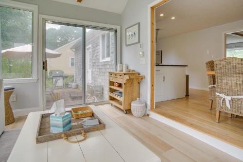 Quaint Cape Cod Retreat 4 Mi to Corporation Beach - image 3