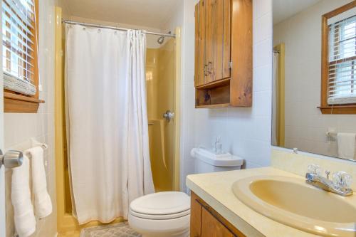 Quaint Cape Cod Retreat 4 Mi to Corporation Beach - image 10
