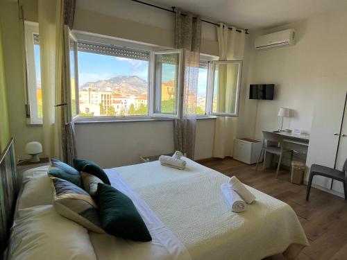 Triple Room with Private Bathroom image 1