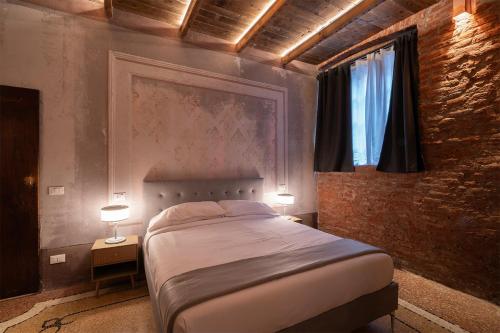 White Moon-Emme Loft