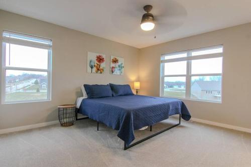 Cedar Falls Townhome - New Construction - 3 KINGS! in Cedar Falls, USA