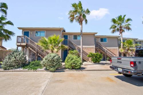 Upscale Waterfront- Private Patio Fish Pier Upscale Waterfront- Private Patio Fish Pier