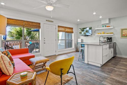 Upscale Waterfront- Private Patio Fish Pier Upscale Waterfront- Private Patio Fish Pier