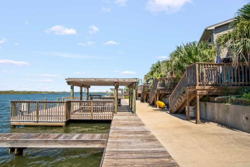 Upscale Waterfront- Private Patio Fish Pier Upscale Waterfront- Private Patio Fish Pier