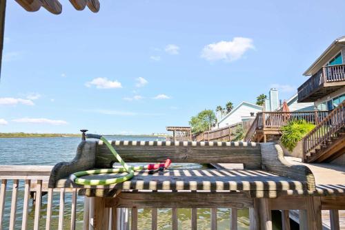 Upscale Waterfront- Private Patio Fish Pier Upscale Waterfront- Private Patio Fish Pier