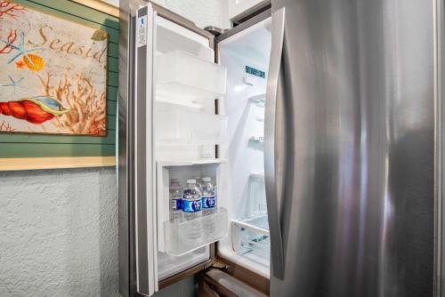 Upscale Waterfront- Private Patio Fish Pier Upscale Waterfront- Private Patio Fish Pier