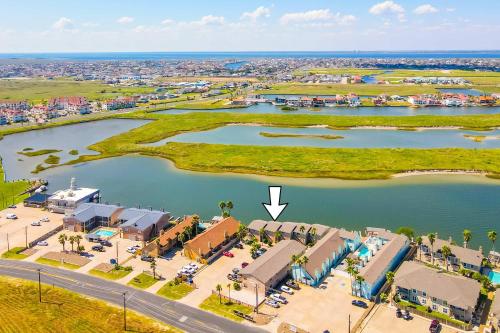 Upscale Waterfront- Private Patio Fish Pier Upscale Waterfront- Private Patio Fish Pier