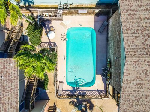 Upscale Waterfront- Private Patio Fish Pier Upscale Waterfront- Private Patio Fish Pier