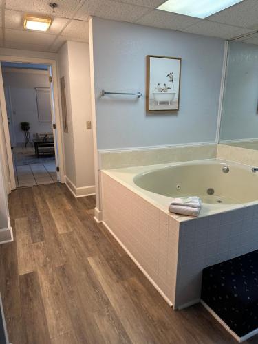 River Place Condos 409 1BD 2Bath - image 10