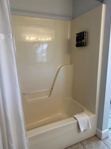 River Place Condos 409 1BD 2Bath - image 8