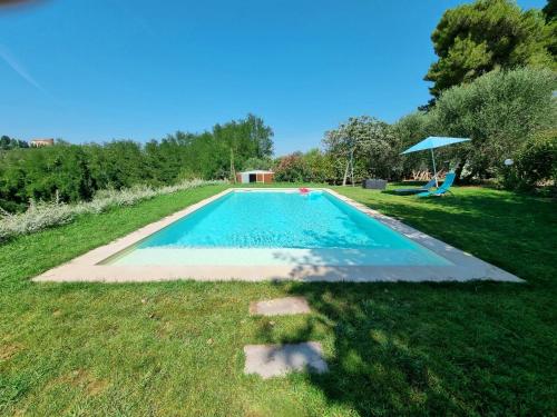 Peldbaseins, Villa Lorenzana in Lorencana