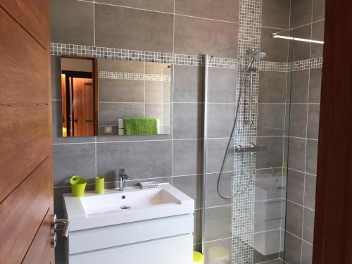 2 bedrooms, 4 beds