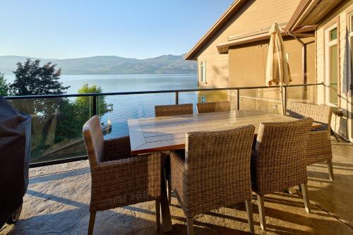 Lakeside Luxe Haven in West Kelowna, Kanada