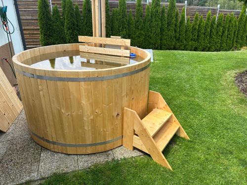 熱水浴缸, Vila u potoka in 琴德瑞楚夫赫拉德茨