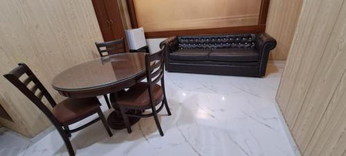 Divine Hotel1 in ดีเอชเอ เฟส 2