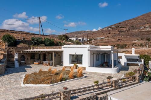 2 bedrooms, 4 beds