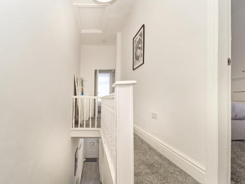 Exterior view, Woodcroft House - Air Host & Stay - 4 Bedrooms near New Beijing Chippy