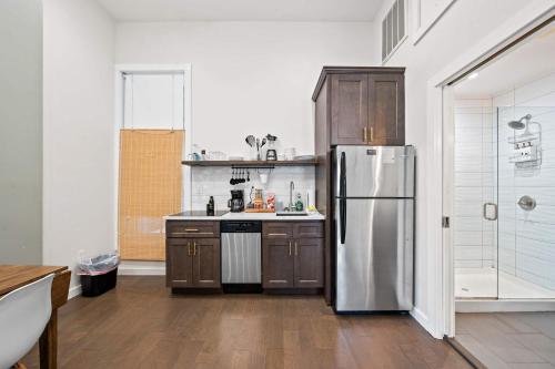 4 Apartments, Downtown, Walk to Cincy Stadiums! in Covington (KY)