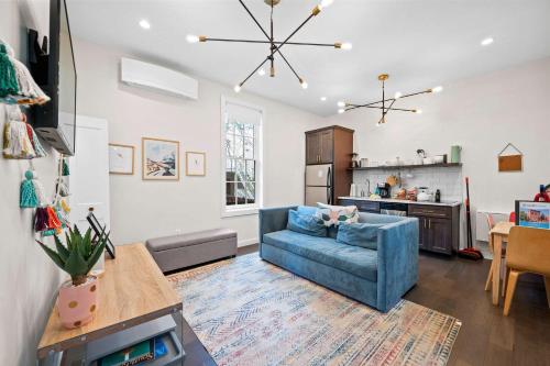 4 Apartments, Downtown, Walk to Cincy Stadiums! in Covington (KY)
